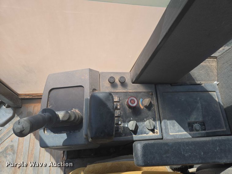 image for item EC1177 2005 Caterpillar CS-583E single drum vibratory roller