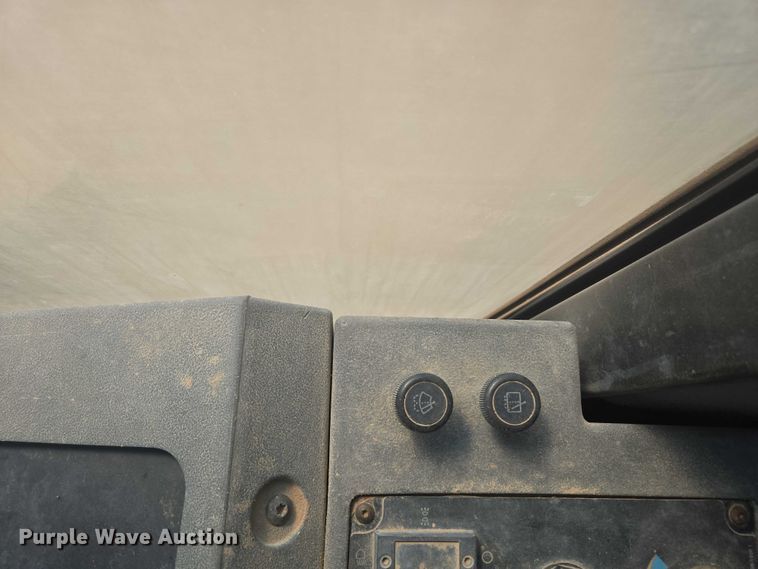 image for item EC1177 2005 Caterpillar CS-583E single drum vibratory roller