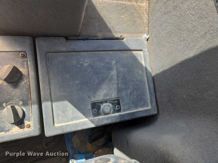 image for item EC1177 2005 Caterpillar CS-583E single drum vibratory roller