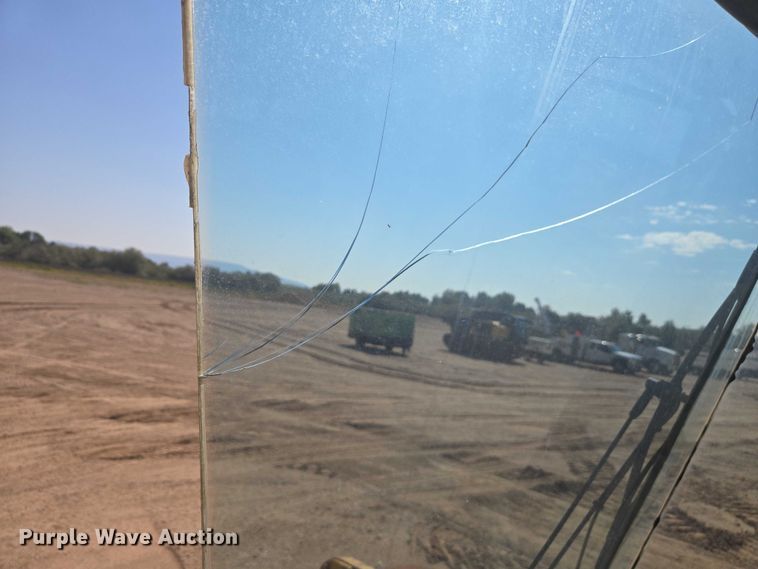 image for item EC1177 2005 Caterpillar CS-583E single drum vibratory roller