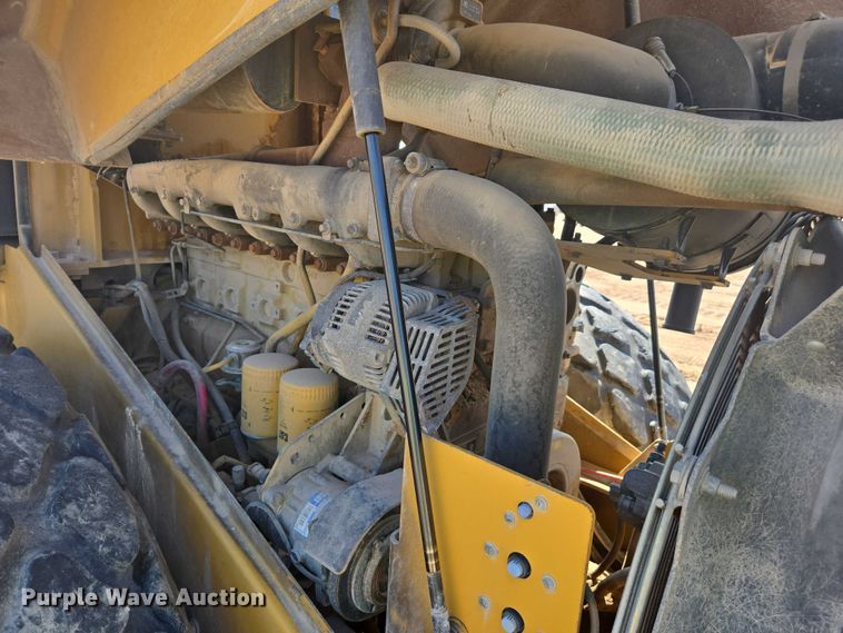 image for item EC1177 2005 Caterpillar CS-583E single drum vibratory roller