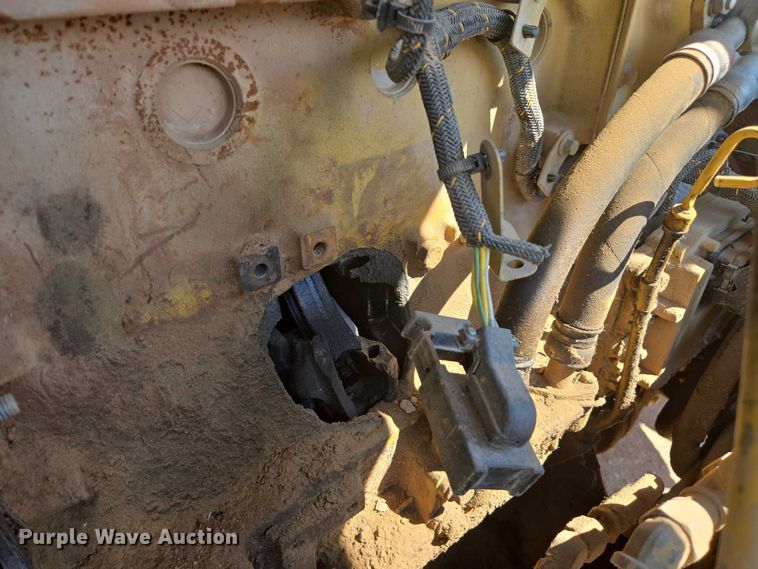 image for item EC1177 2005 Caterpillar CS-583E single drum vibratory roller