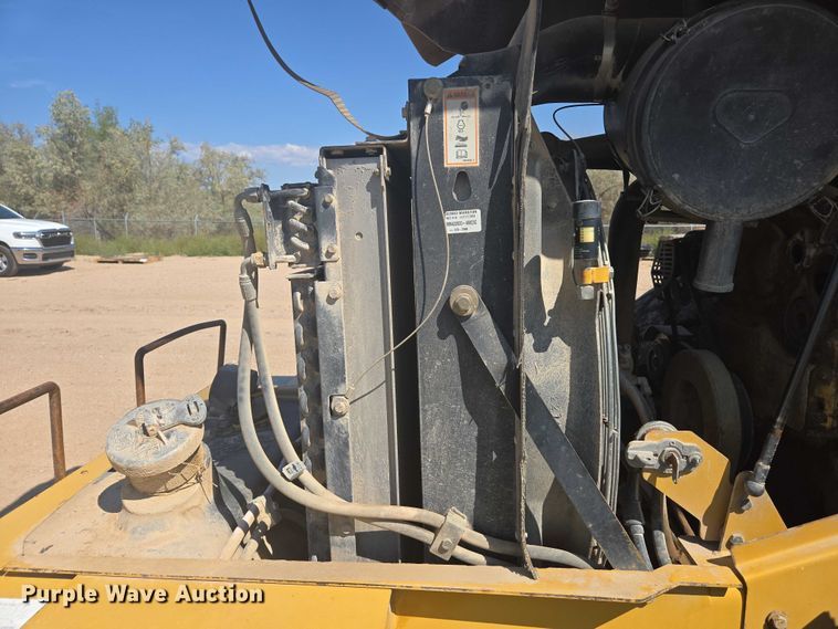 image for item EC1177 2005 Caterpillar CS-583E single drum vibratory roller