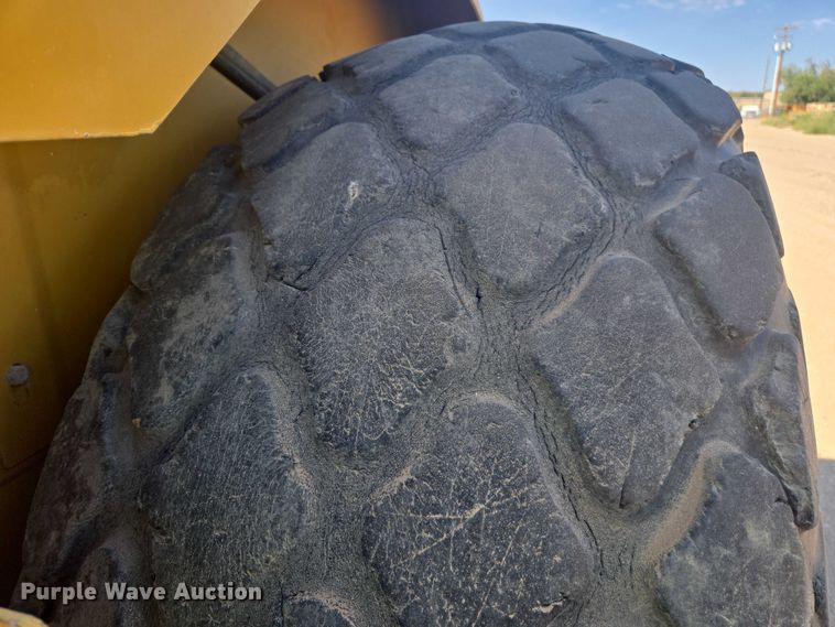 image for item EC1177 2005 Caterpillar CS-583E single drum vibratory roller