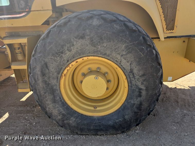 image for item EC1177 2005 Caterpillar CS-583E single drum vibratory roller