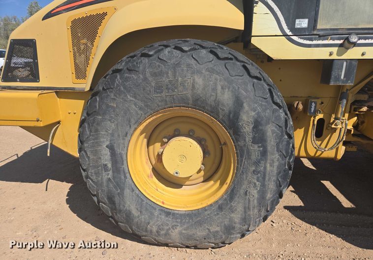 image for item EC1177 2005 Caterpillar CS-583E single drum vibratory roller