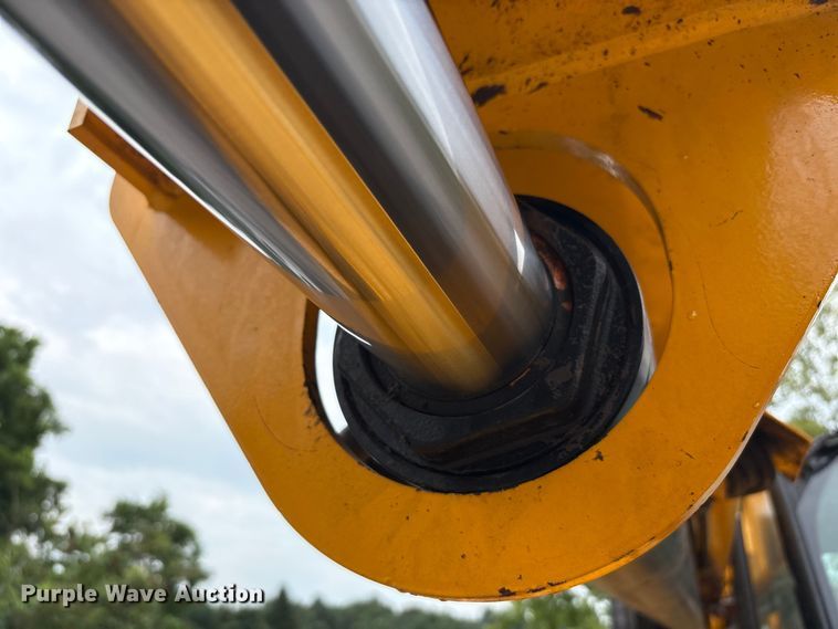 image for item EC4372 2020 JCB 512.56 telehandler