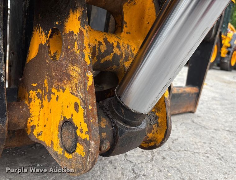 image for item EC4372 2020 JCB 512.56 telehandler