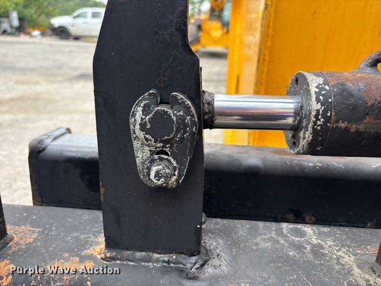 image for item EC4372 2020 JCB 512.56 telehandler