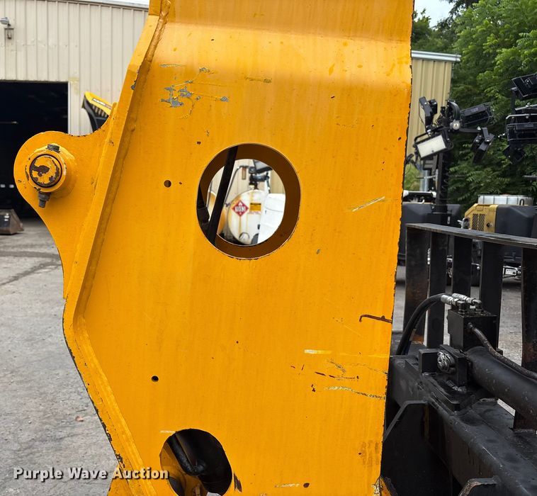 image for item EC4372 2020 JCB 512.56 telehandler