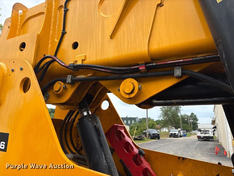 image for item EC4372 2020 JCB 512.56 telehandler