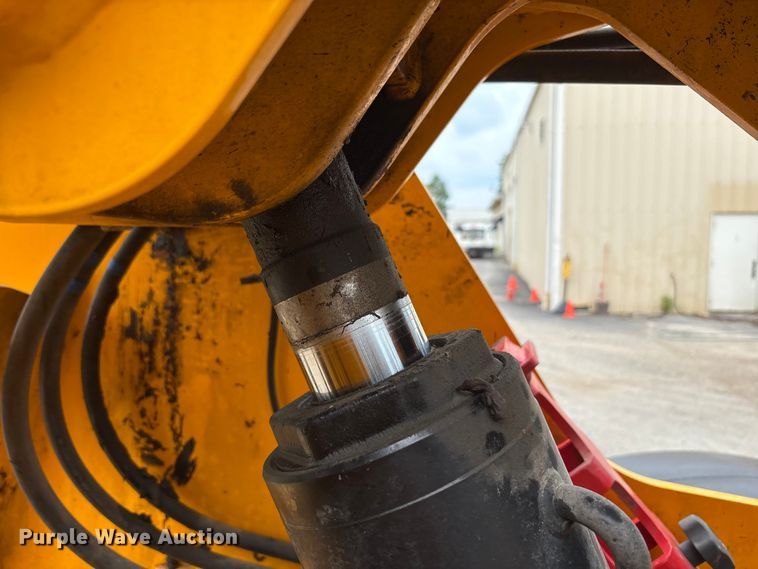 image for item EC4372 2020 JCB 512.56 telehandler