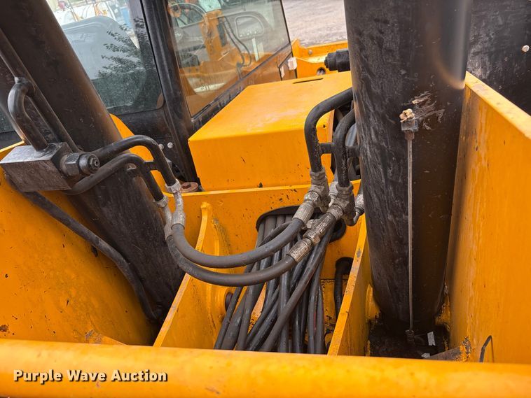 image for item EC4372 2020 JCB 512.56 telehandler