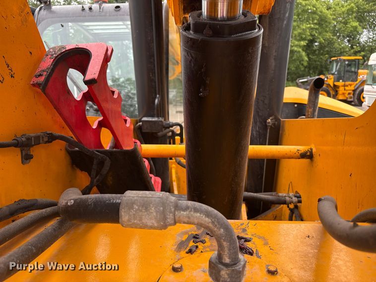 image for item EC4372 2020 JCB 512.56 telehandler