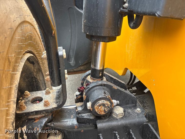 image for item EC4372 2020 JCB 512.56 telehandler