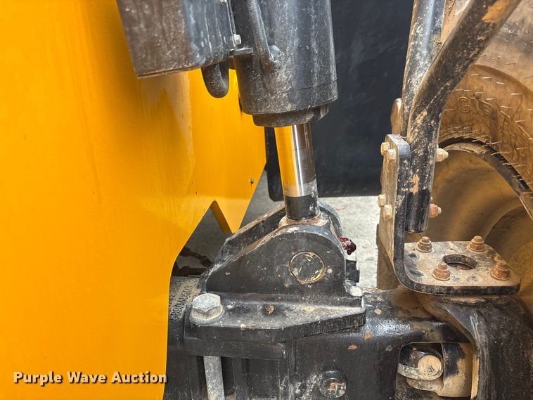 image for item EC4372 2020 JCB 512.56 telehandler