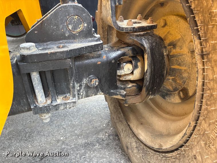 image for item EC4372 2020 JCB 512.56 telehandler