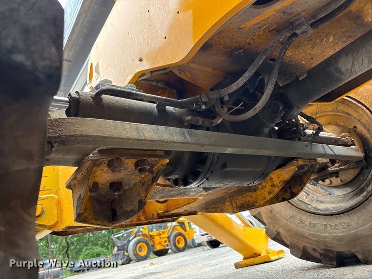 image for item EC4372 2020 JCB 512.56 telehandler