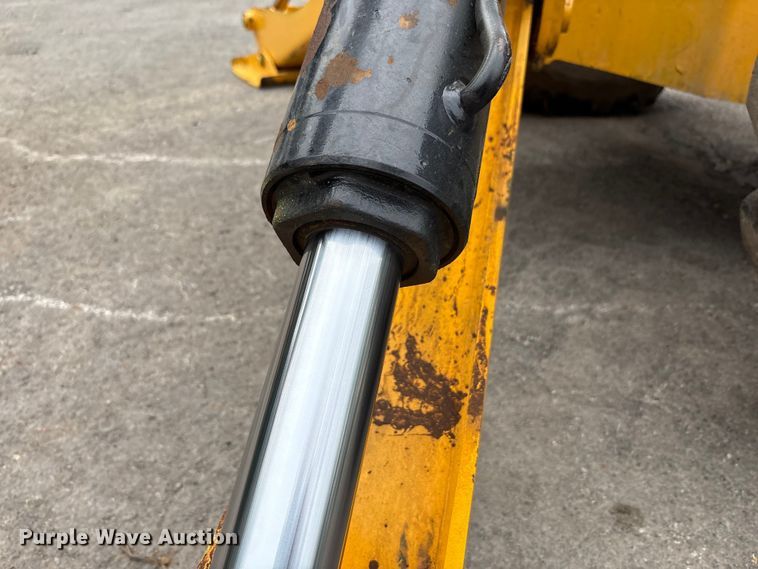 image for item EC4372 2020 JCB 512.56 telehandler