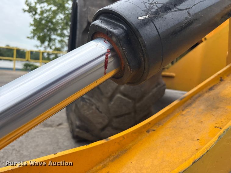 image for item EC4372 2020 JCB 512.56 telehandler