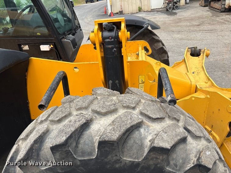 image for item EC4372 2020 JCB 512.56 telehandler