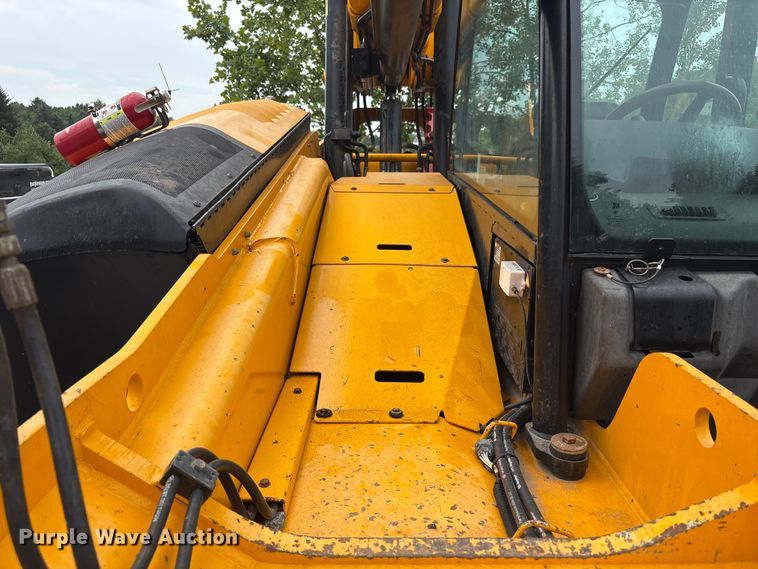 image for item EC4372 2020 JCB 512.56 telehandler