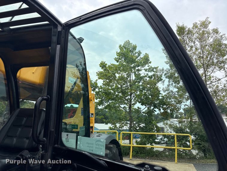 image for item EC4372 2020 JCB 512.56 telehandler