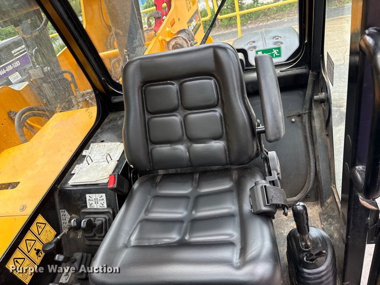 image for item EC4372 2020 JCB 512.56 telehandler