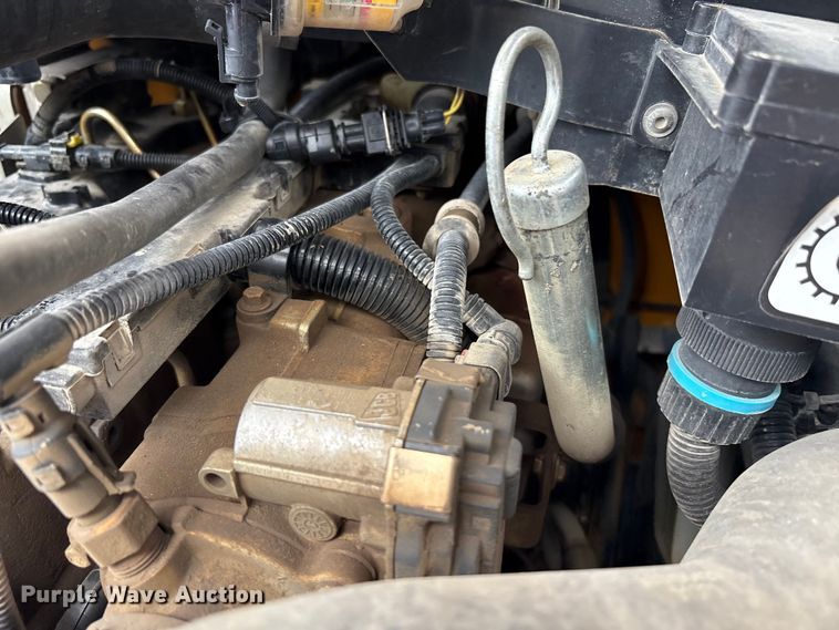 image for item EC4372 2020 JCB 512.56 telehandler