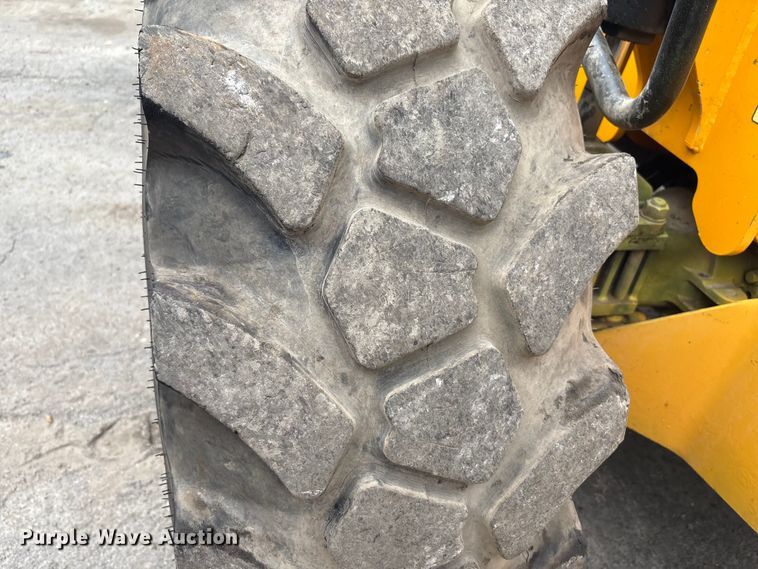 image for item EC4372 2020 JCB 512.56 telehandler