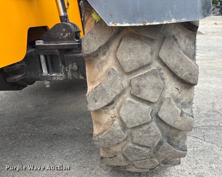 image for item EC4372 2020 JCB 512.56 telehandler