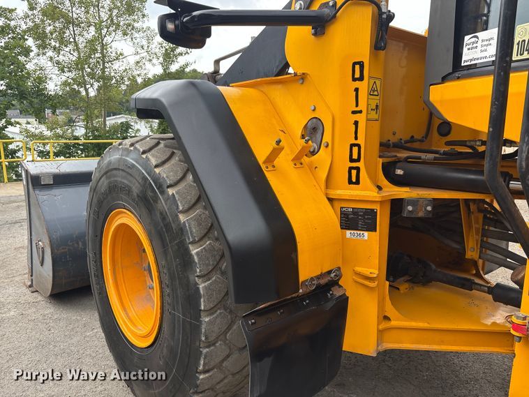 image for item EC4373 2019 JCB 427ZXT4F wheel loader