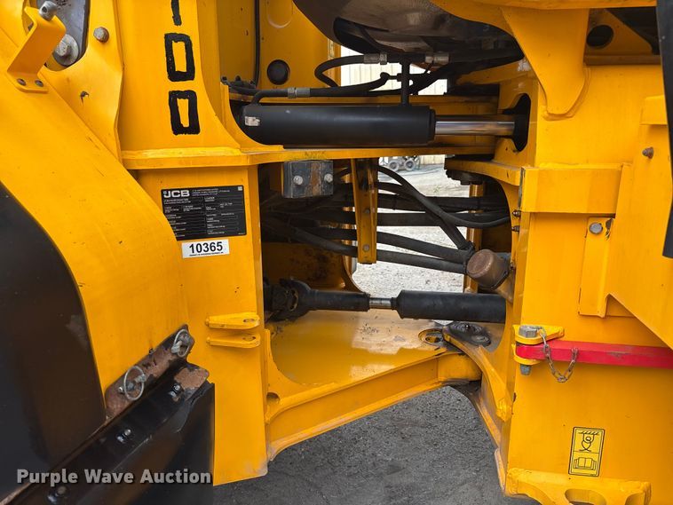 image for item EC4373 2019 JCB 427ZXT4F wheel loader