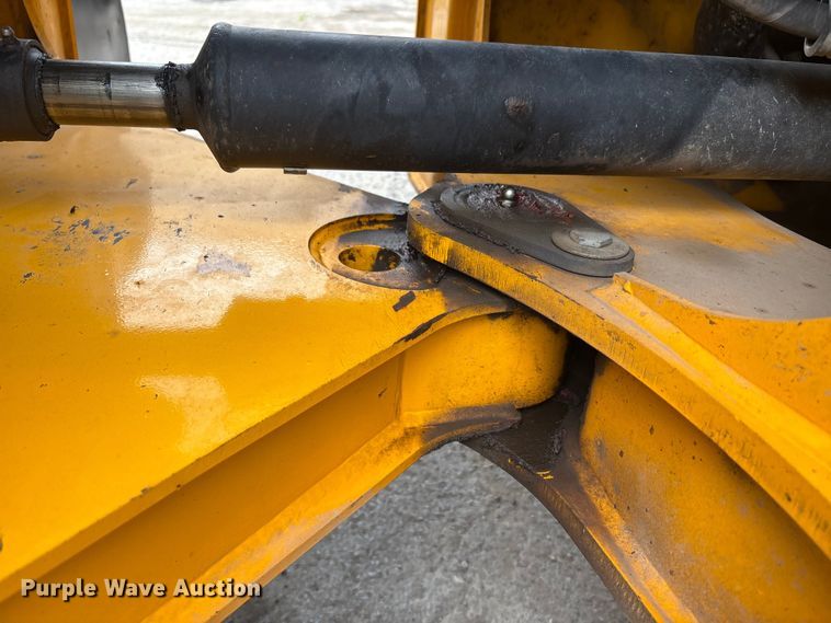 image for item EC4373 2019 JCB 427ZXT4F wheel loader