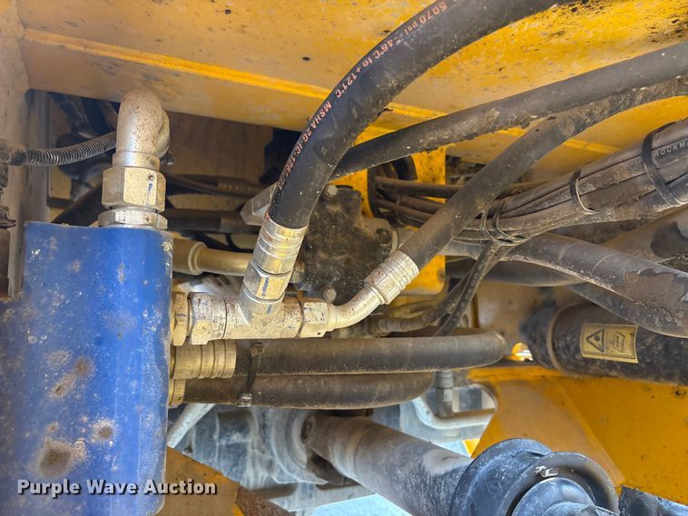 image for item EC4373 2019 JCB 427ZXT4F wheel loader