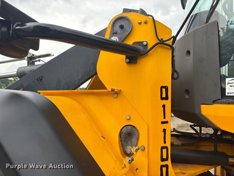 image for item EC4373 2019 JCB 427ZXT4F wheel loader