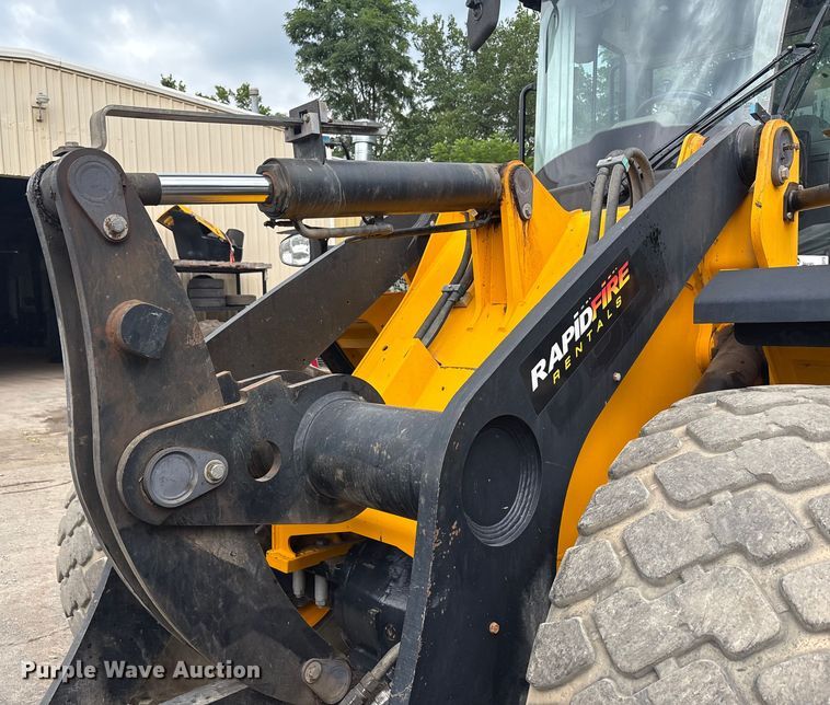 image for item EC4373 2019 JCB 427ZXT4F wheel loader