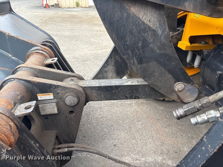 image for item EC4373 2019 JCB 427ZXT4F wheel loader