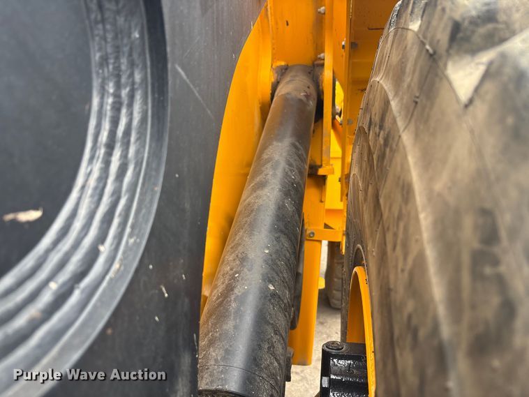 image for item EC4373 2019 JCB 427ZXT4F wheel loader