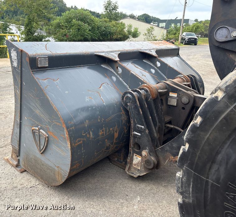 image for item EC4373 2019 JCB 427ZXT4F wheel loader