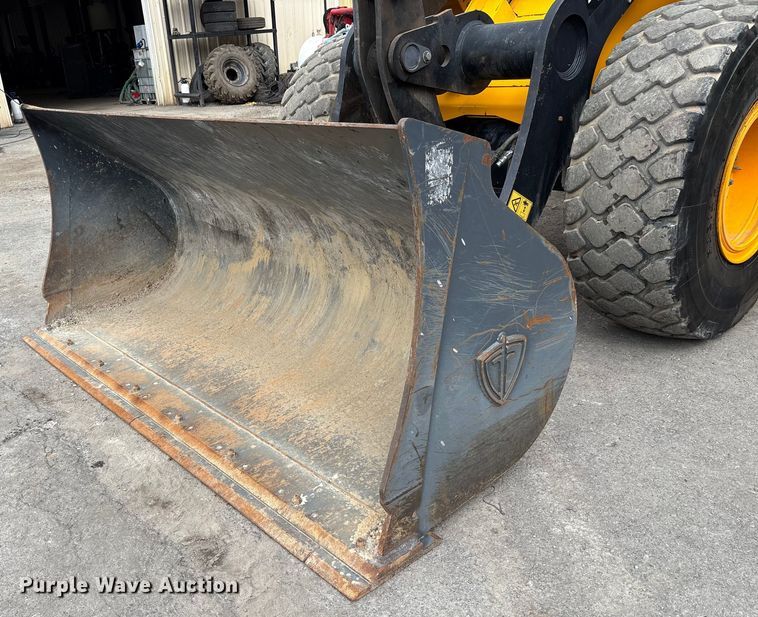 image for item EC4373 2019 JCB 427ZXT4F wheel loader