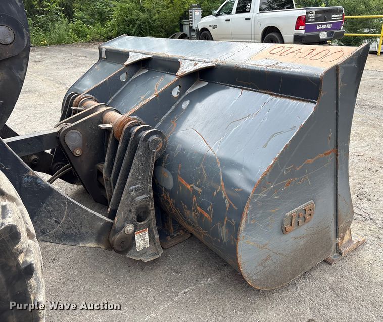image for item EC4373 2019 JCB 427ZXT4F wheel loader