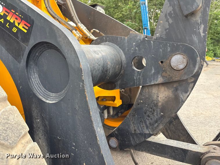 image for item EC4373 2019 JCB 427ZXT4F wheel loader