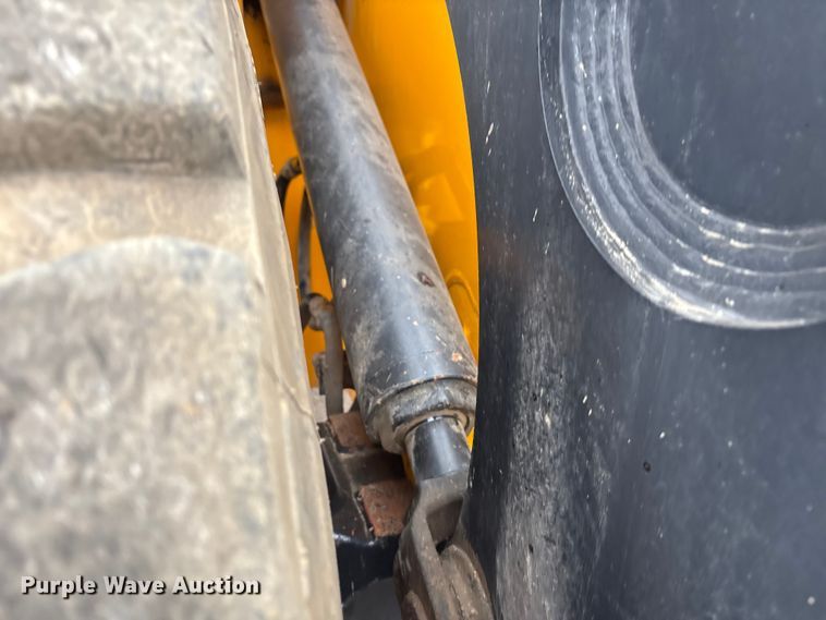 image for item EC4373 2019 JCB 427ZXT4F wheel loader