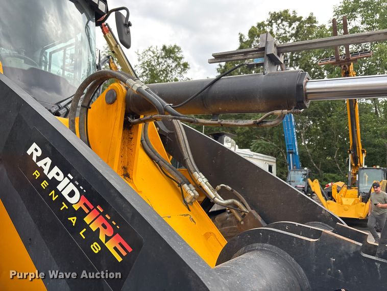 image for item EC4373 2019 JCB 427ZXT4F wheel loader