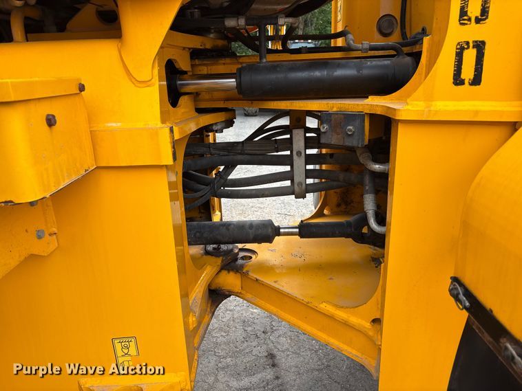 image for item EC4373 2019 JCB 427ZXT4F wheel loader