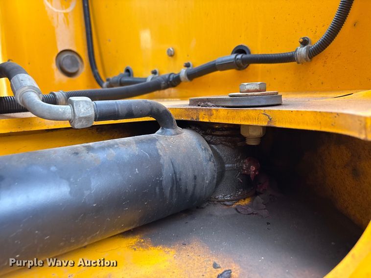 image for item EC4373 2019 JCB 427ZXT4F wheel loader