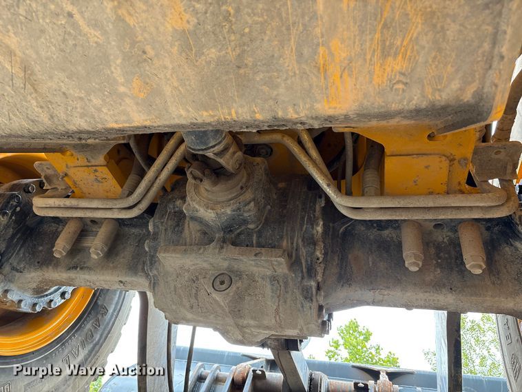 image for item EC4373 2019 JCB 427ZXT4F wheel loader