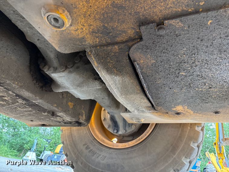 image for item EC4373 2019 JCB 427ZXT4F wheel loader