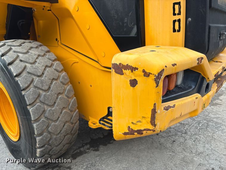 image for item EC4373 2019 JCB 427ZXT4F wheel loader